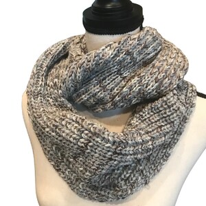 Chunky Loop Scarf, Cozy Knit Infinity Scarf for Winter Warmth - Perfect Gift for Her or Him