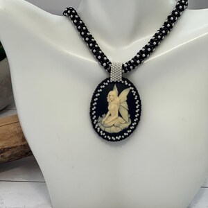Kneeling Fairy Cameo on Beaded Chenille Stitch Necklace, 18 Inch, One of a Kind bild 4