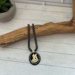 Kneeling Fairy Cameo on Beaded Chenille Stitch Necklace, 18 Inch, One of a Kind bild 2