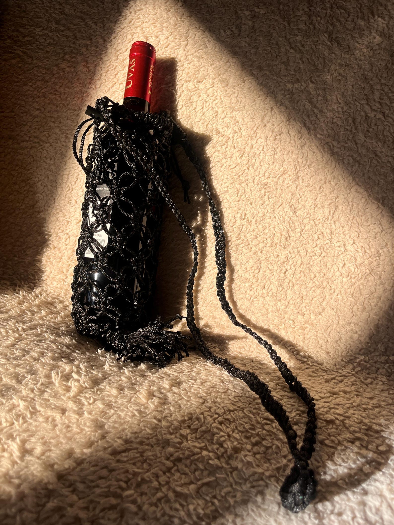 Macrame Wine Sling, Crossbody Wine Bottle Bag, Boho Bottle Carrier for Festivals & Picnics, Handmade Wine Gift Bag