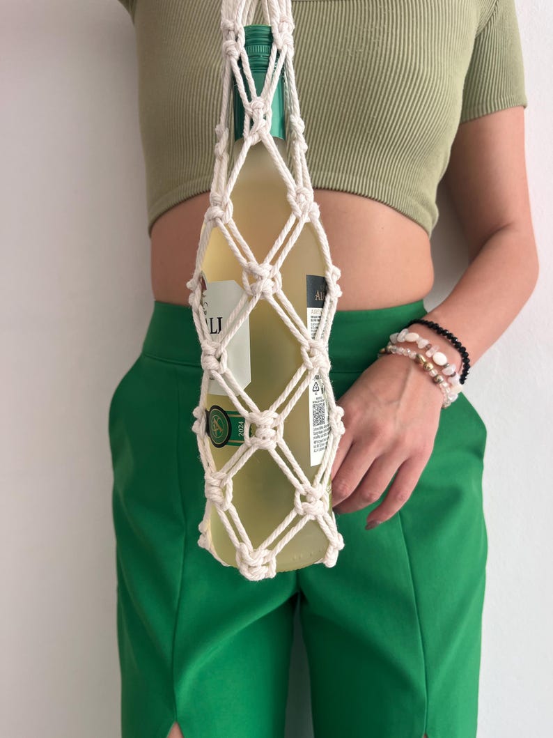 Bolsa de red para vino "Mar de Uvas" (Macramé) Funda de algodón en macramé para botella de vino Portabotellas de regalo de algodón natural imagen 1