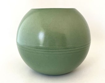 1930s Trenton Pottery Art Deco Round Green Ball Orbit Vase marked TAC - Trenton Art China  - Modernist Design