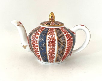 Vintage 1985 Franklin Mint Meissen Miniature Mini Teapot Reproduction from the Victoria and Albert Museum - Blue Red and Gold Imari Design