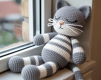 Gato de crochê dormindo de pelúcia | Brinquedo de gato amigurumi feito à mão