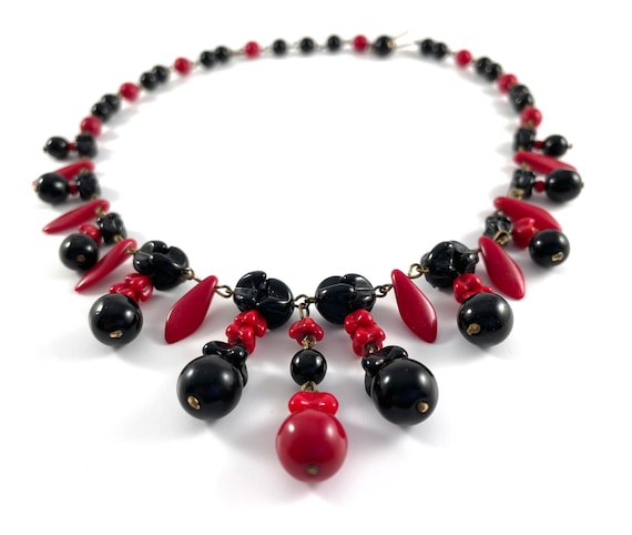 Vintage Necklace Red and Black Glass Glass Cha Ch… - image 1