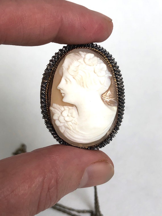 Vintage Cameo Necklace Carved Shell Pendant Uniqu… - image 3