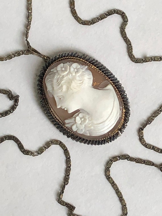 Vintage Cameo Necklace Carved Shell Pendant Uniqu… - image 2