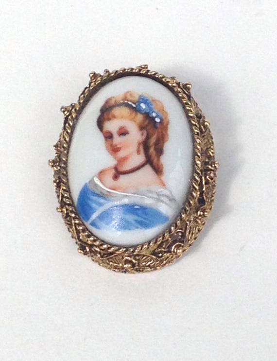 Broche Ancienne Limoges – Portrait De Femme – Porcelaine Blanche – Réf. 78674