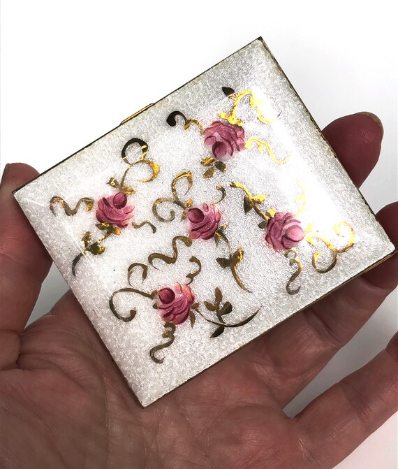Vintage 1940/'s Enameled Compact with Flowers