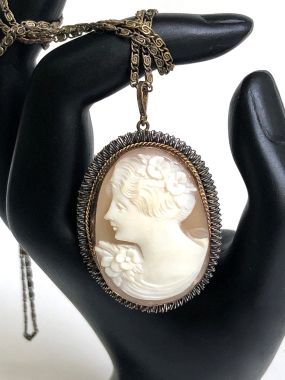 Vintage Cameo Necklace Carved Shell Pendant Uniqu… - image 1