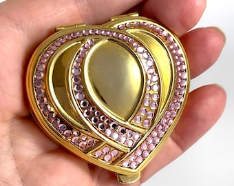 Compacto vintage Estee Lauder con lazo rosa en forma de corazón