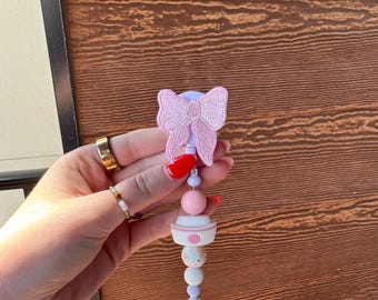 ピンクのリボンとビーズ