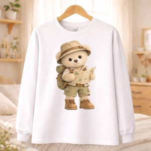 Oso de peluche explorador PNG, imágenes prediseñadas de mapa de aventuras, diseño de animales viajeros (descarga digital)