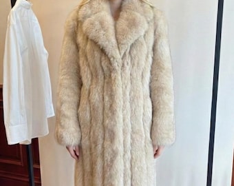 Luxury Faux Fur Long Coat for Women – Cream White / Beige Striped Pattern – Elegant Winter Overcoat – Soft Classic Lapel Faux Fur Coat
