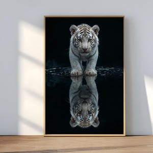 Leinwandbild Anmutiger Tiger Im Hochformat, Aufhängefertig & Versandkostenfrei