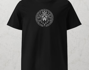 以下が含まれることがあります： 黒いTシャツ。白いオオカミの頭のデザインが円形のフレーム内に描かれています。フレームには複雑な模様とシンボルが含まれています。柔らかい素材で作られており、クルーネックです。