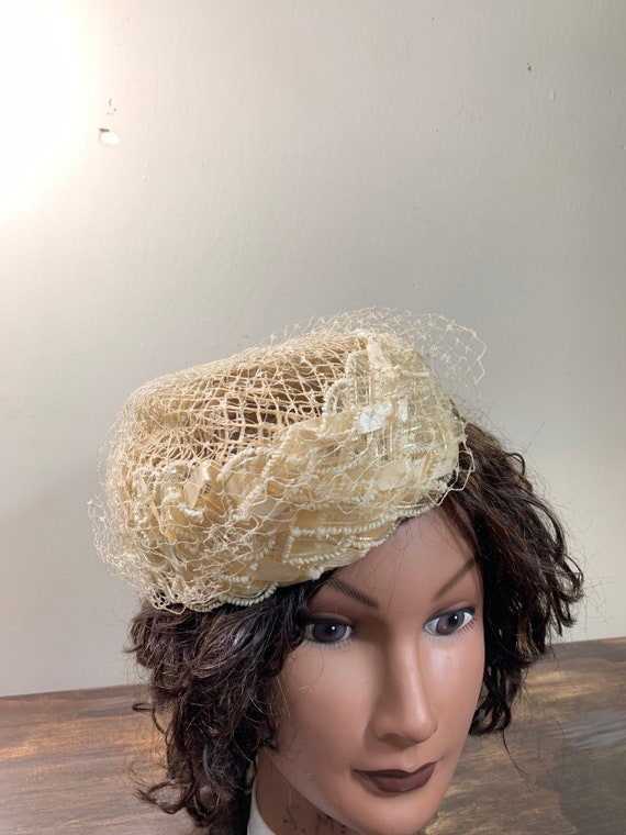 Vintage Wedding Fascinator Hat Cream Pillbox Crea… - image 1