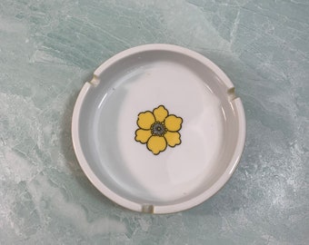 Vintage Daisy Ashtray Yellow Daisy Ashtray Ceramic Daisy Flower Ashtrays