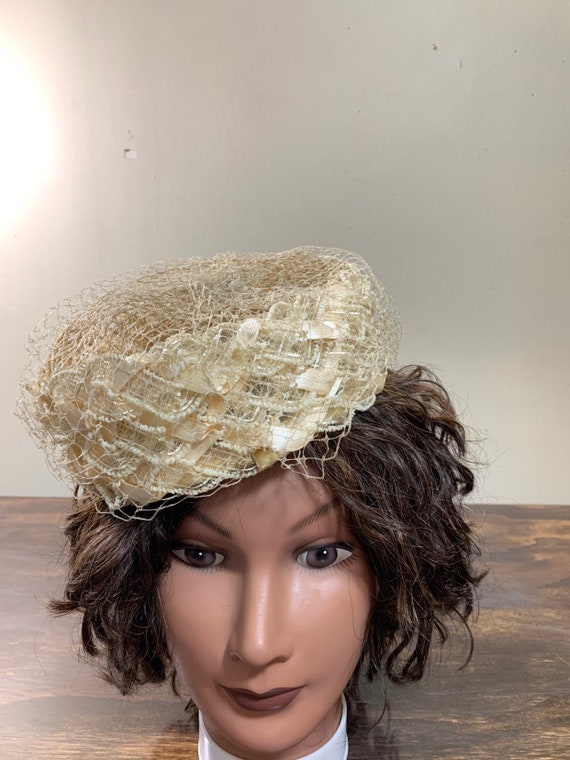 Vintage Wedding Fascinator Hat Cream Pillbox Crea… - image 3