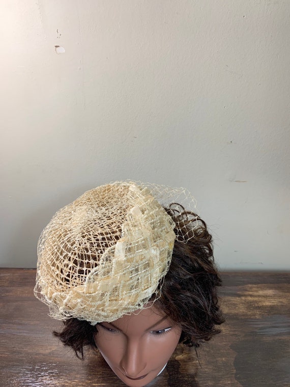 Vintage Wedding Fascinator Hat Cream Pillbox Crea… - image 4