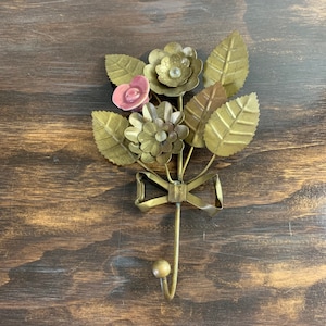 Vintage Tole Flowers Hook Flower Bouquet Hook With Bow Tole Metal Roses Wall Hook French Country Farmhouse Decor