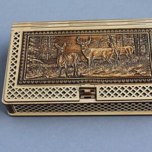 Holzschatulle mit Hirschmotiv, handgemacht | Handmade Wooden Deer Keepsake Box