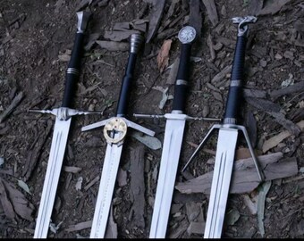Juego de espadas de fantasía inspiradas en Geralt, réplica de acero inoxidable con fundas de cuero y soporte de exhibición.