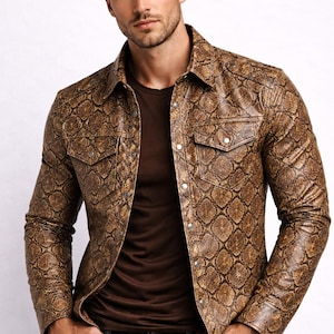 Camisa de piel de serpiente para hombre, chaqueta abotonada con estampado de pitón marrón hecha a mano