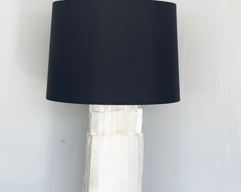 Selenit Tischlampe, Kristalllampe, Selenit Kristall Lampe, Beleuchtung, moderne Lampe, Boho Decor, Geode Lampensockel, Hochzeitsgeschenk