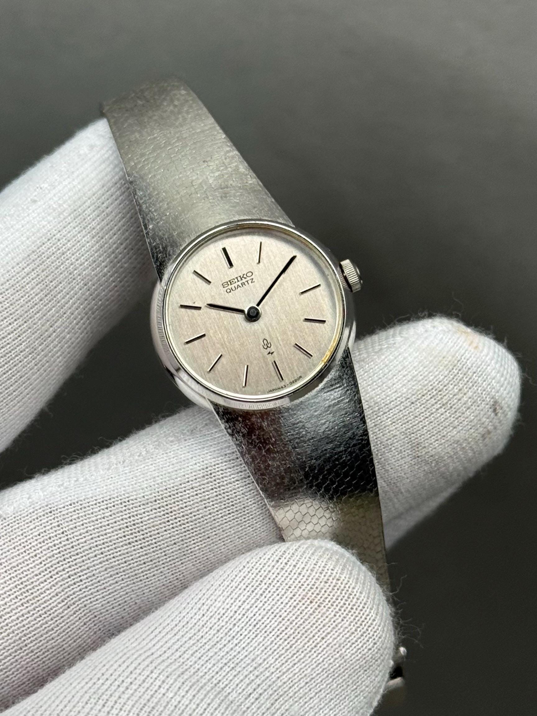 Vintage Seiko water resistant quartz Round Silver Dial Women\'s Watch #538 Sold Seiko 5E31 - 8A00 from April 1988 DM me #seiko5e31  main image 3