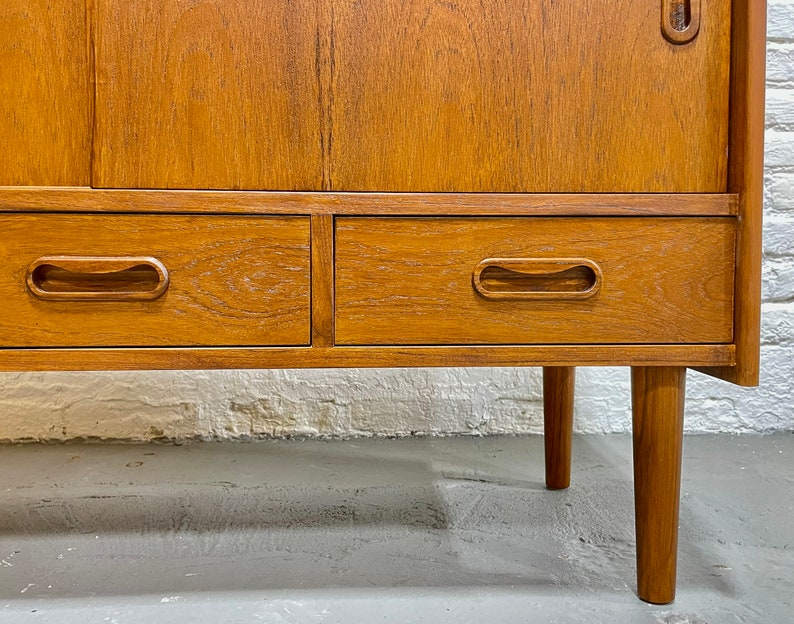 APARTMENT Sized Mid Century MODERN Teak Mini CREDENZA / Sideboard / Media Stand image 7