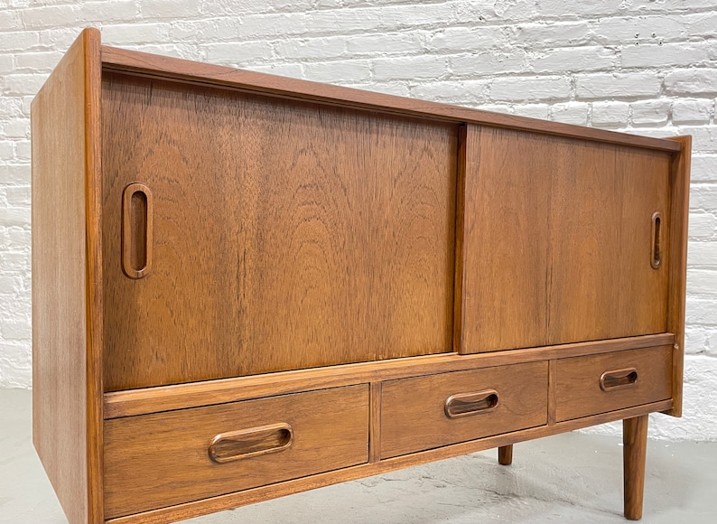 APARTMENT Sized Mid Century MODERN Teak Mini CREDENZA / Sideboard / Media Stand image 8