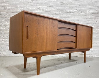 CLASSIC Mid Century MODERN styled CREDENZA / media stand