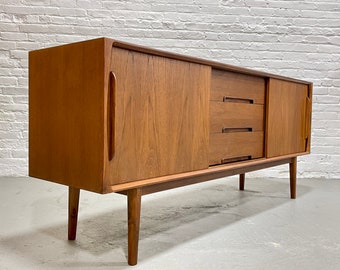 CLASSIC + Long Mid Century MODERN styled Danish CREDENZA / Media Stand / Sideboard