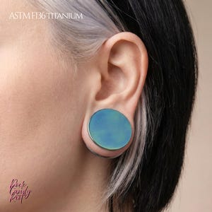 Holographische Titan Ohr Plug, poliert solide Double Flare Gauge, Hand eloxierte Implant Grade ASTM F136 Titan, Punk Goth Körperschmuck