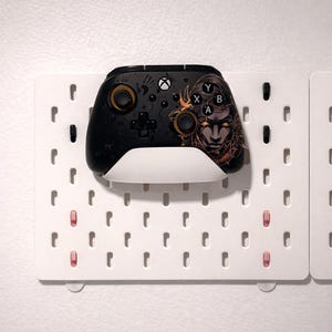 IKEA Pegboard Xbox Controller Holder – Plastic Pegboard Mount for Xbox Controller | Gaming Controller Wall Organizer