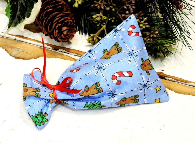 5 Christmas Fabric Gift Bags Holiday Treat Bags Party Favor Sacks Keepsake Pouch Gift Card Holders Reusable Gift Wrap itsyourcountry