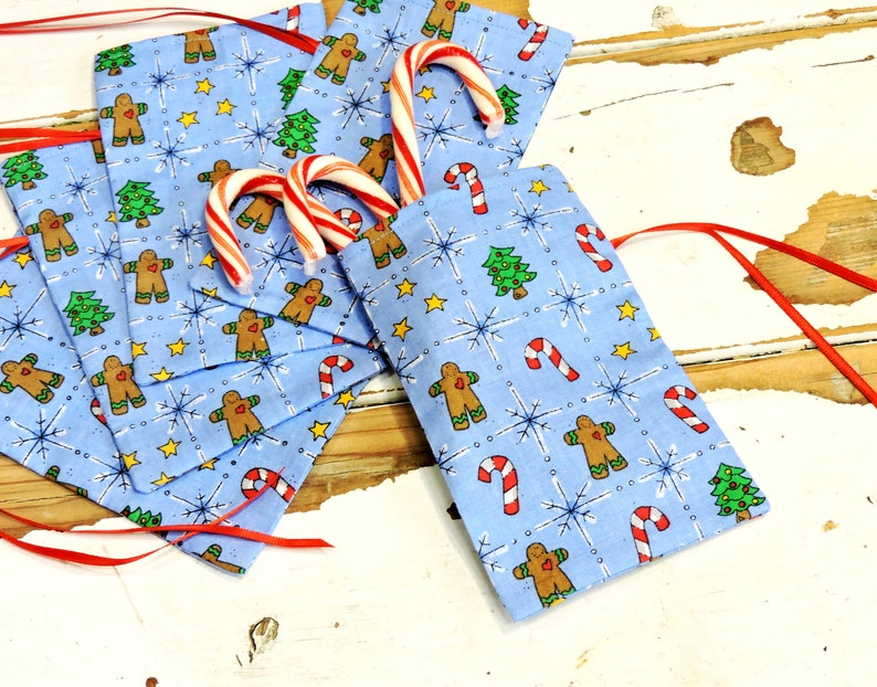5 Christmas Fabric Gift Bags Holiday Treat Bags Party Favor Sacks Keepsake Pouch Gift Card Holders Reusable Gift Wrap itsyourcountry