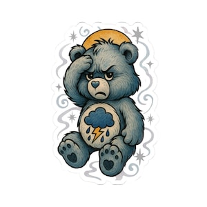 Może przedstawiać: Niebieska naklejka z misiem z ponurą miną, trzymającym się za głowę. Miś ma na brzuchu wzór chmury i błyskawicy. Żółte słońce znajduje się za głową misia, z gwiazdami i wirami wokół misia.