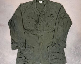 Vintage 1960s Vietnam War US Army Jungle Fatigue Jacket ~ Small