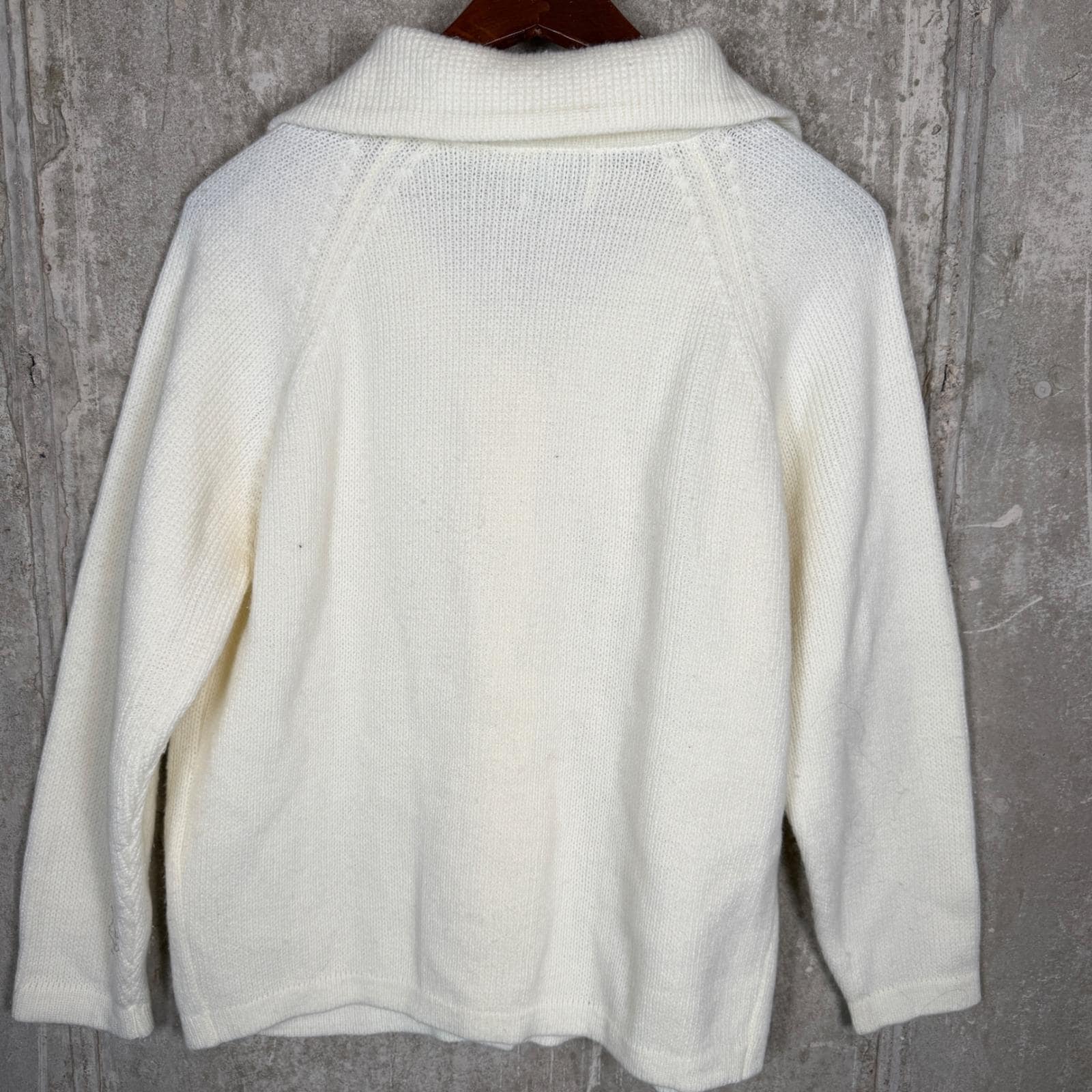 Vintage 60s Cream Acrylic Knit Cardigan Peter Pan Collar Button