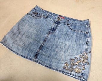 Falda pantalón de mezclilla azul bordada Faded Glory Originals para mujer, talla 10 FGL18503D