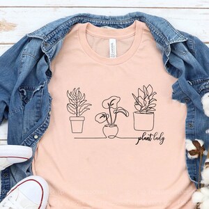 plant tshirt,plant lady shirt,plant mom,funny plant shirt,plant gift,plant lover gift,Plant Mom Shirt, Plant Mama,Plant Mom Gift,Funny Plant