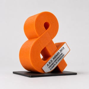 Typografische Trophäe „Ampersand“ – Auszeichnung für Industriedesign – Anerkennung für 3D-Druck – Personalisiertes Geschenk für Texter