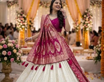 Banarasi-Seiden-Lehenga Choli, bereit zum Tragen, indischer Braut-Ghagra, rosa Dupatta-weißer Rock