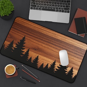 Realistische houtnerf bureaumat | Bos van silhouet dennenboom Muismat | Rustiek houten bureaukussen | Antislip | 12 x 18 12 x 22 16 x 32 inch