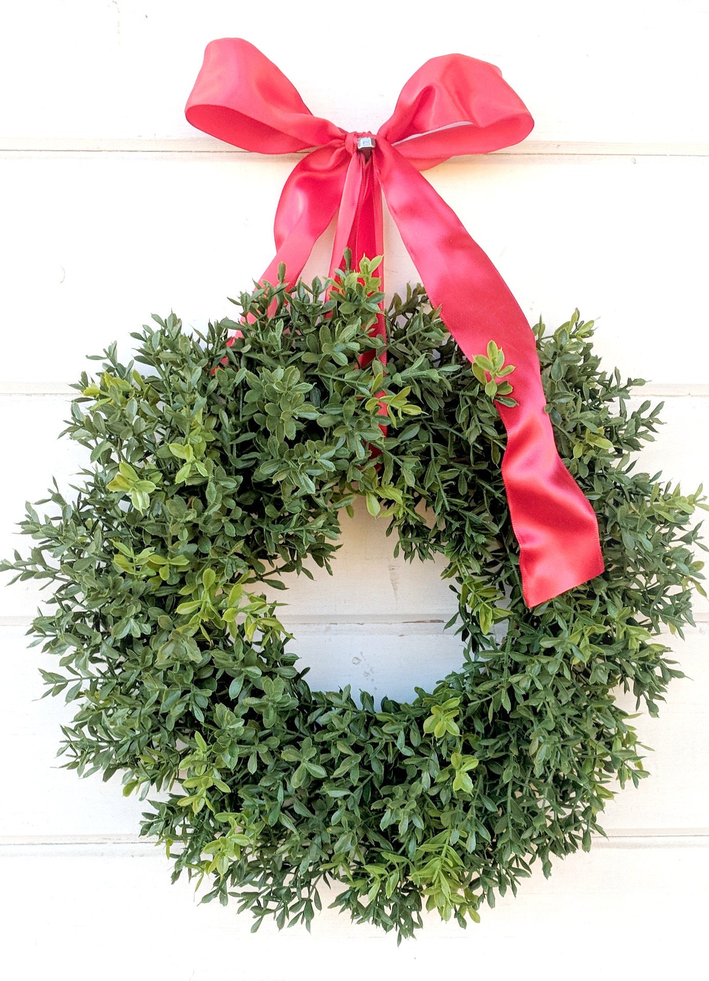 9. Verdant Accents: Mini Boxwood Wreaths