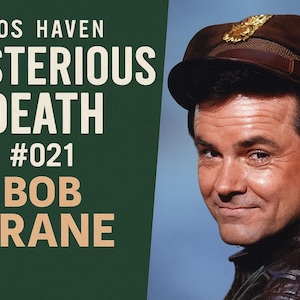 Może przedstawiać: Obraz z "Chaos Haven" z tekstem "Mysterious Death #021 Bob Crane" na zielonym tle. Mężczyzna w brązowym kapeluszu i skórzanej kurtce jest po prawej stronie, uśmiechając się. Obraz ma estetykę vintage.