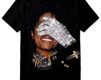 Il “Re del Pop” con strass iridescenti applicati a mano” MJ