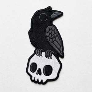 Crow on Skull Embroidered Patch - Raven Perched on Memento Mori - Gothic Dark Academia Accessory - Large Iron On Back Patch V0303